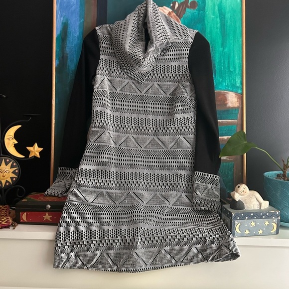 Luc Fontaine Geometric Black and White Long Sleeve Mini Dress Size 04 - Picture 16 of 16